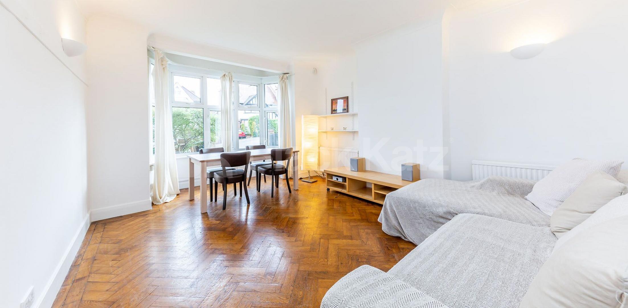 Spacious two bed with some lovely period features including some bills  Montenotte Road, Crouch End / Highgate