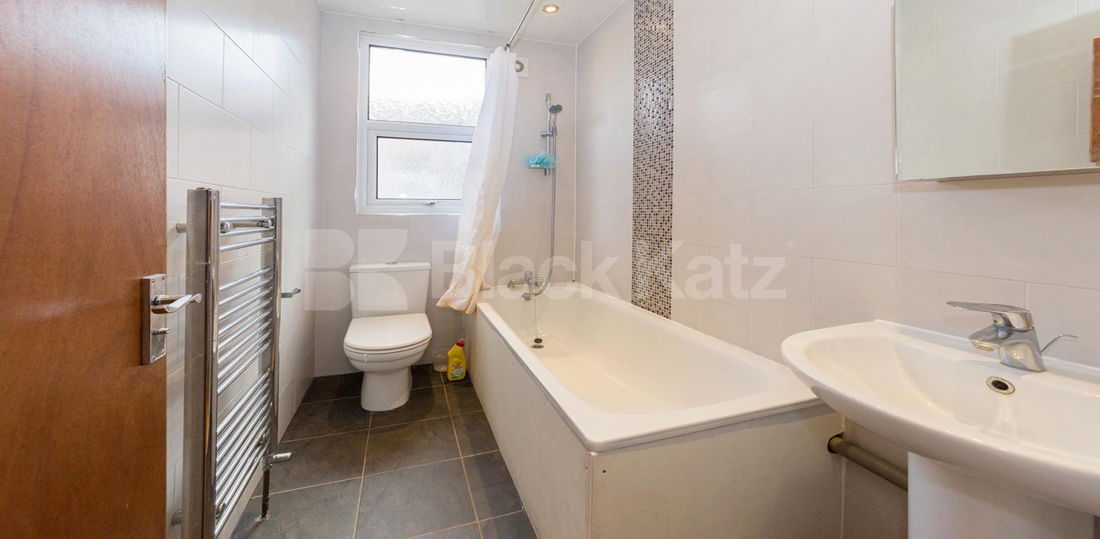 A bright and well-presented furnished studio apartment available to rent on Dartmouth Road, NW2 Dartmouth Road, London, NW2,  London