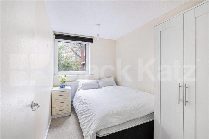 A beautifully presented three-bedroom split-level apartment on Mitchell Road Mitchell Road , Old Street 