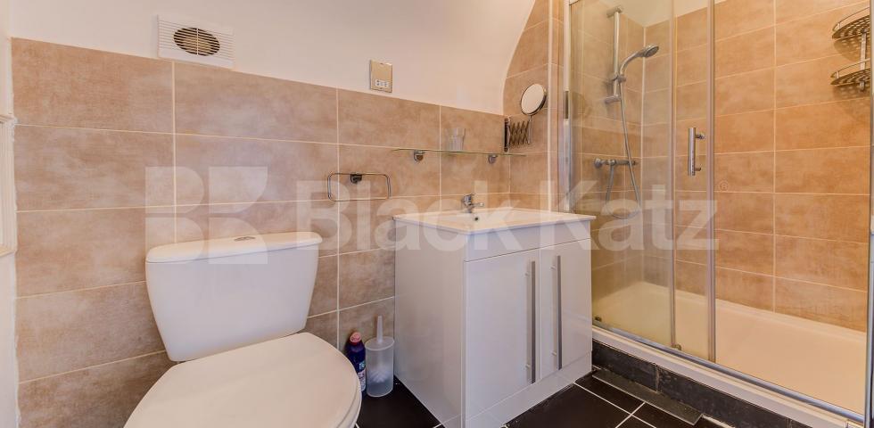 			Great Location!, 1 Bedroom, 1 bath, 1 reception Flat			 Ferme Park Road , Crouch End