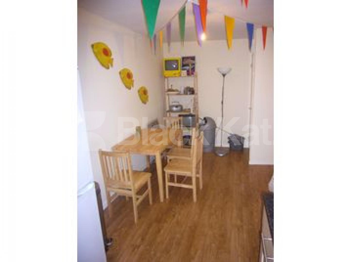 			Whole House, Garden and Parking!!, 4 Bedroom, 1 bath, 1 reception House			 Montreagle Way, Clapton