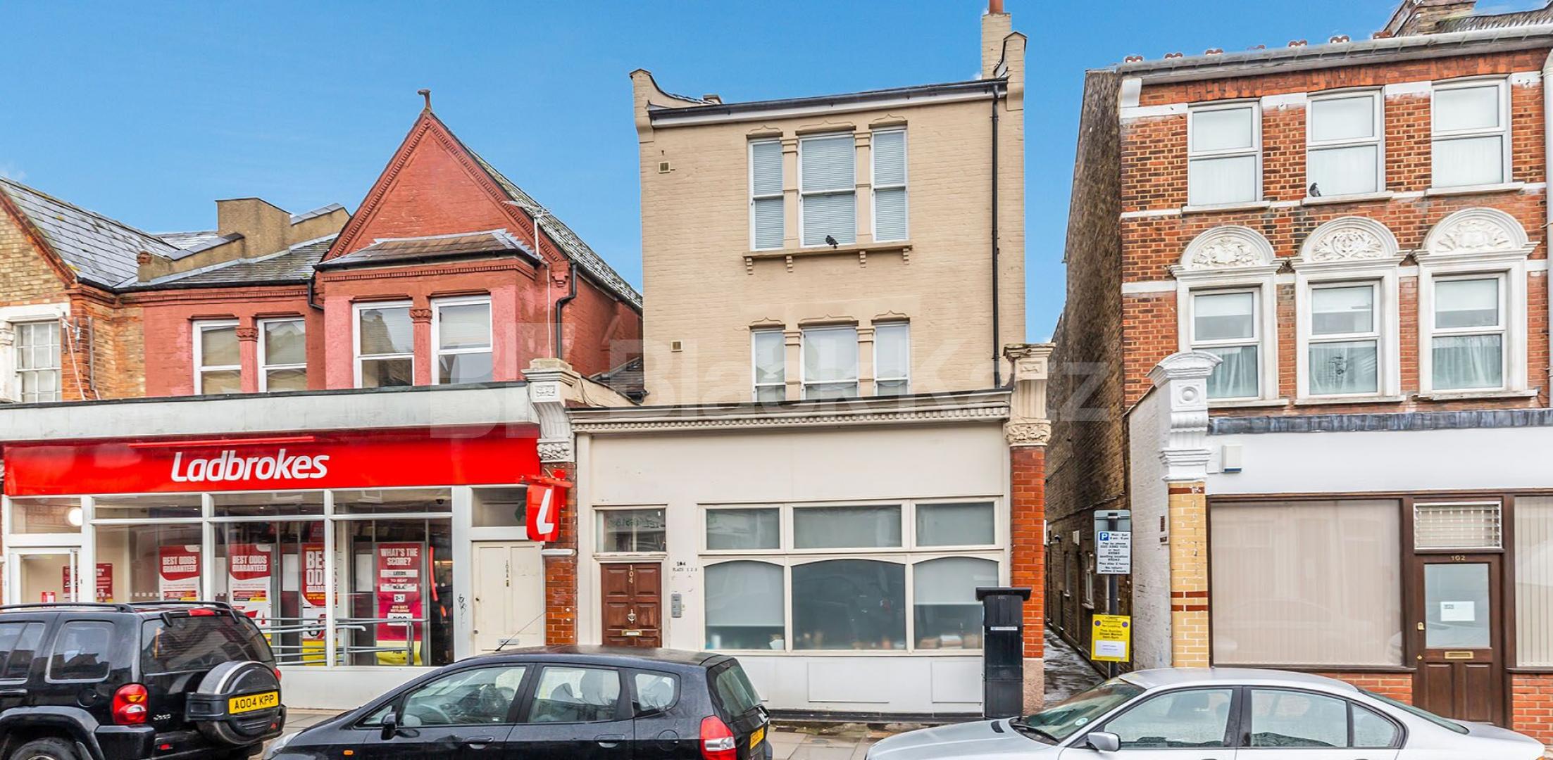 			Fantastic 2 bedroom apartment with terrace close to the tube and shops!, 2 Bedroom, 1 bath, 1 reception Apartment			 Myddleton Road, Bounds Green 