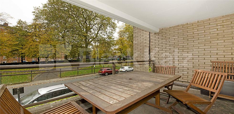 			3 BED WITH TERRACE!, 3 Bedroom, 1 bath, 1 reception Flat			 Oakley Square, CAMDEN / MORNINGTON CRESCENT