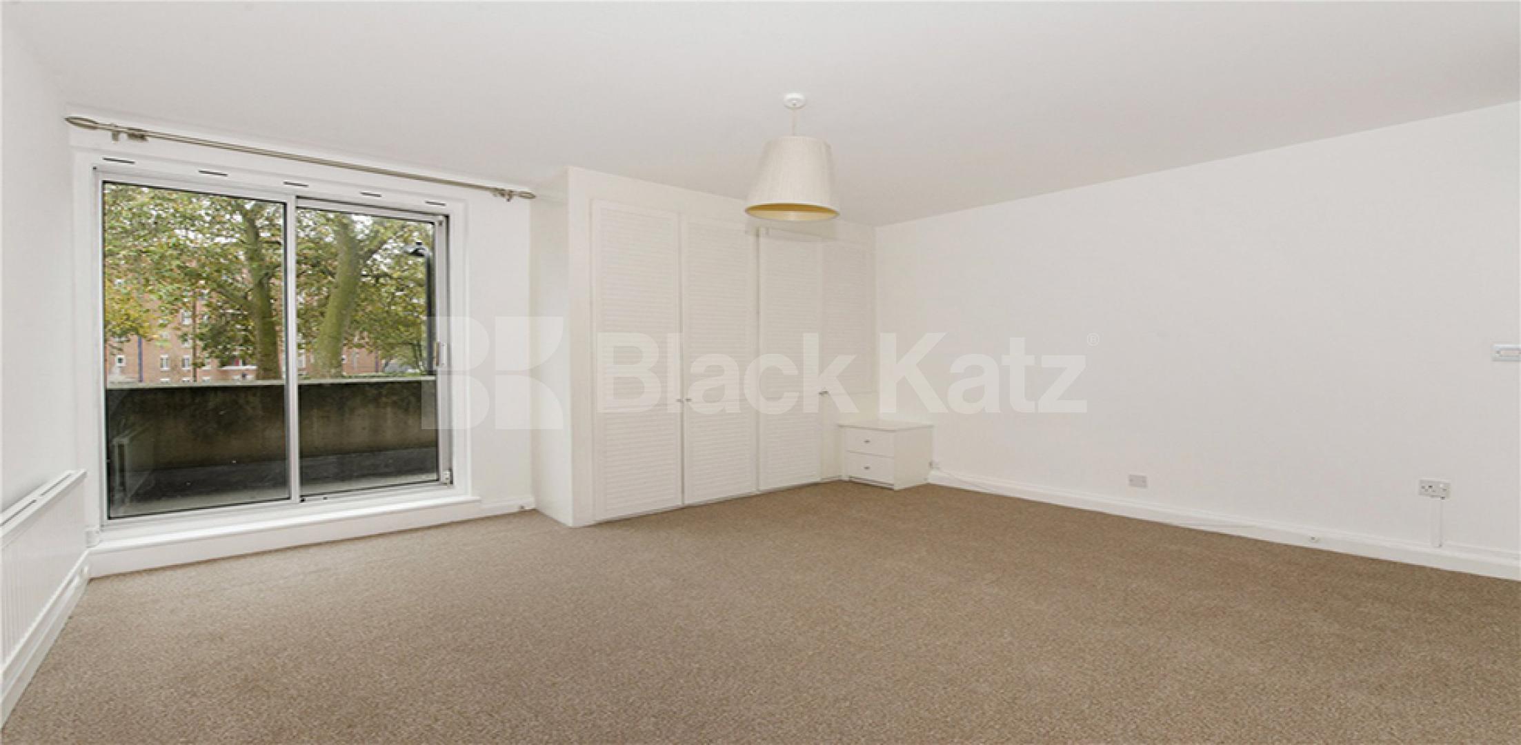 			3 BED WITH TERRACE!, 3 Bedroom, 1 bath, 1 reception Flat			 Oakley Square, CAMDEN / MORNINGTON CRESCENT
