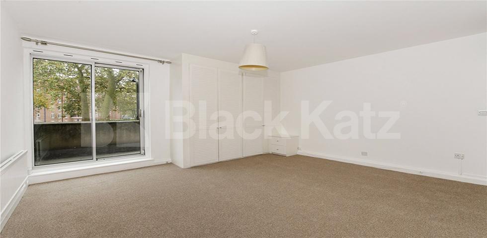 			3 BED WITH TERRACE!, 3 Bedroom, 1 bath, 1 reception Flat			 Oakley Square, CAMDEN / MORNINGTON CRESCENT