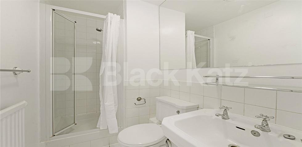 			3 BED WITH TERRACE!, 3 Bedroom, 1 bath, 1 reception Flat			 Oakley Square, CAMDEN / MORNINGTON CRESCENT