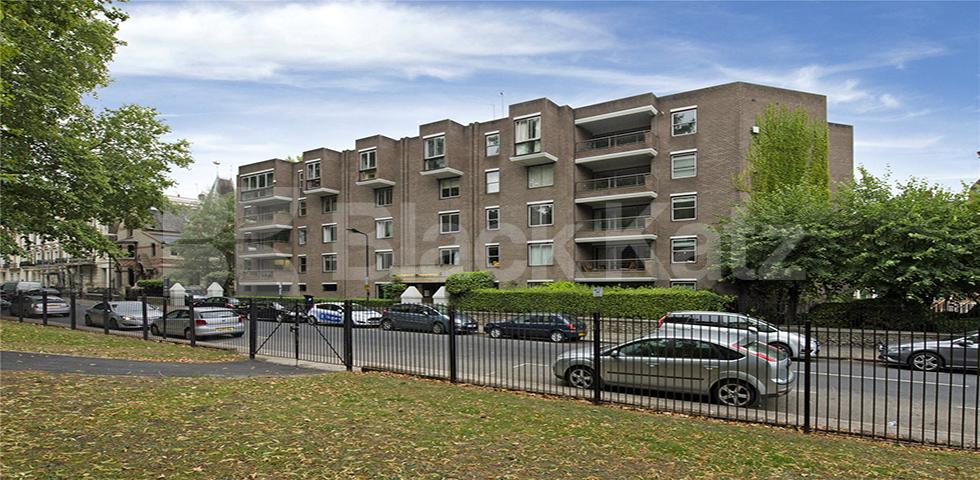 			3 BED WITH TERRACE!, 3 Bedroom, 1 bath, 1 reception Flat			 Oakley Square, CAMDEN / MORNINGTON CRESCENT