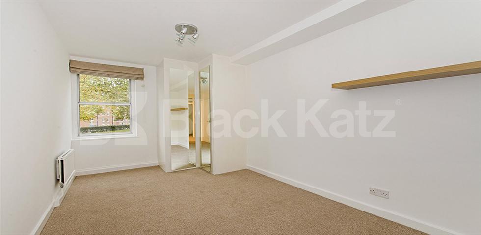 			3 BED WITH TERRACE!, 3 Bedroom, 1 bath, 1 reception Flat			 Oakley Square, CAMDEN / MORNINGTON CRESCENT