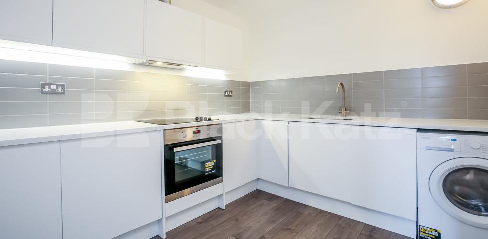 			WAREHOUSE APARTMENT, 3 Bedroom, 1 bath, 1 reception Apartment			 SPRINGFIELD LOFTS - TYSSEN STREET , DALSTON/HAGGERSTON