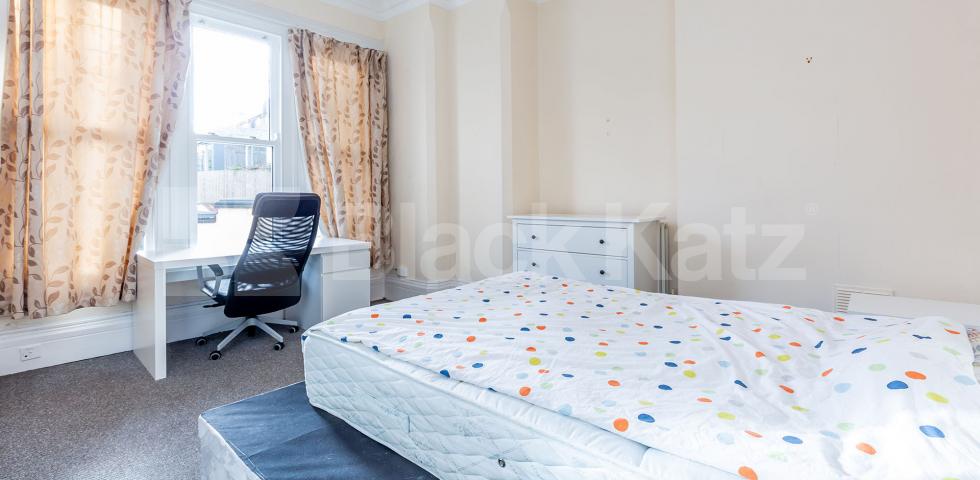			Large One Bed Property !, 1 Bedroom, 1 bath, 1 reception Ground Floor Flat			 Wolseley Road, Crouch End