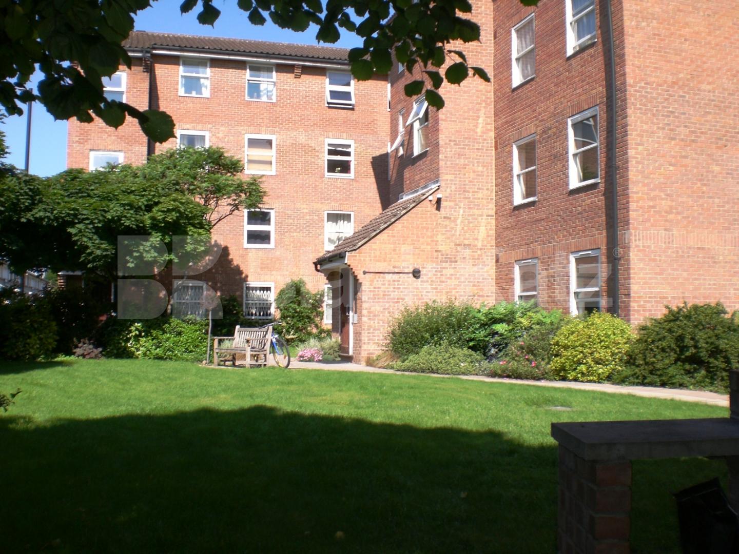 			Stunning New instruction!!!, 3 Bedroom, 1 bath, 1 reception Flat			 Barker drive, CAMDEN