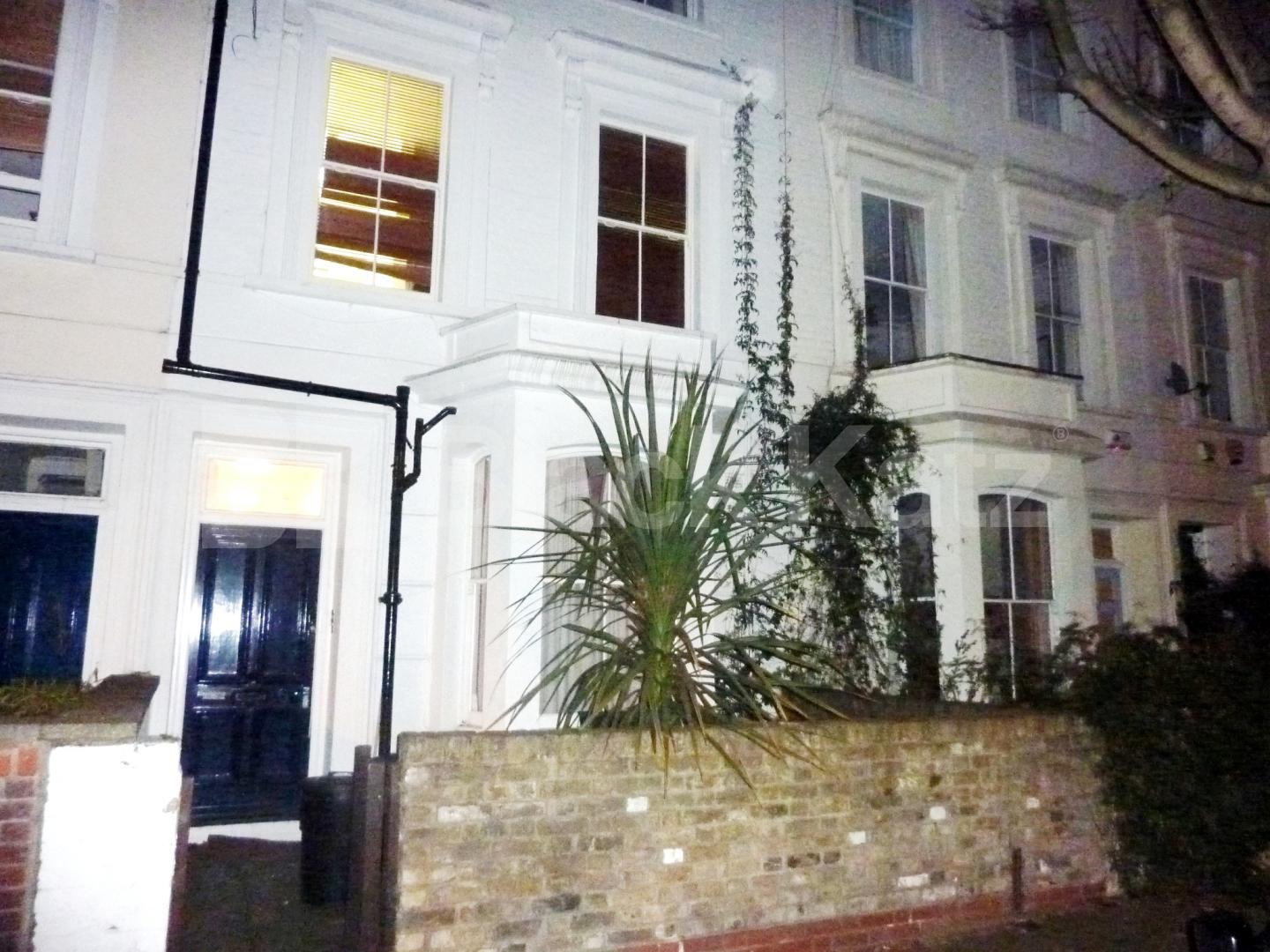 			PRIVATE ROOF TERRACE!, 1 Bedroom, 1 bath, 1 reception Flat			 Lowman Road, HOLLOWAY