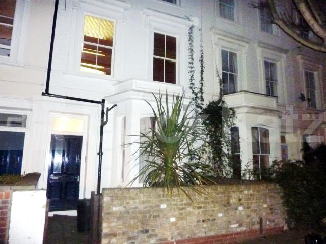 			PRIVATE ROOF TERRACE!, 1 Bedroom, 1 bath, 1 reception Flat			 Lowman Road, HOLLOWAY