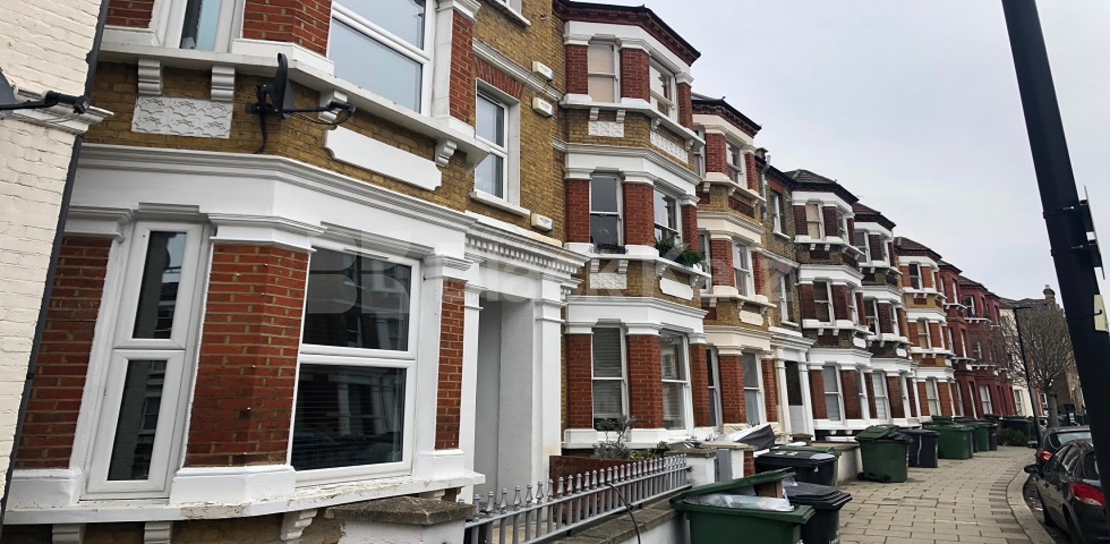 			LET , 2 Bedroom, 1 bath, 1 reception Apartment			 Handforth Road, Oval