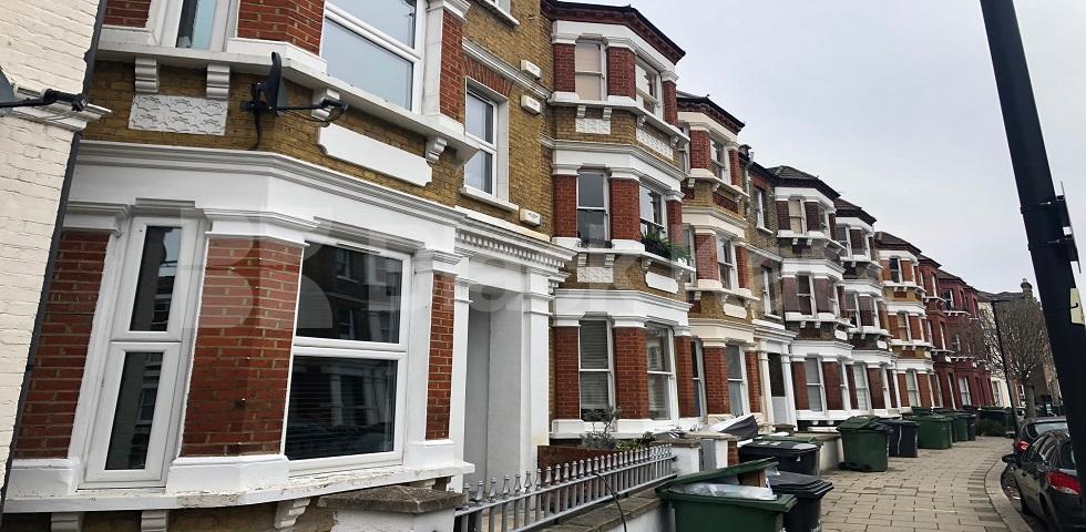 			LET , 2 Bedroom, 1 bath, 1 reception Apartment			 Handforth Road, Oval