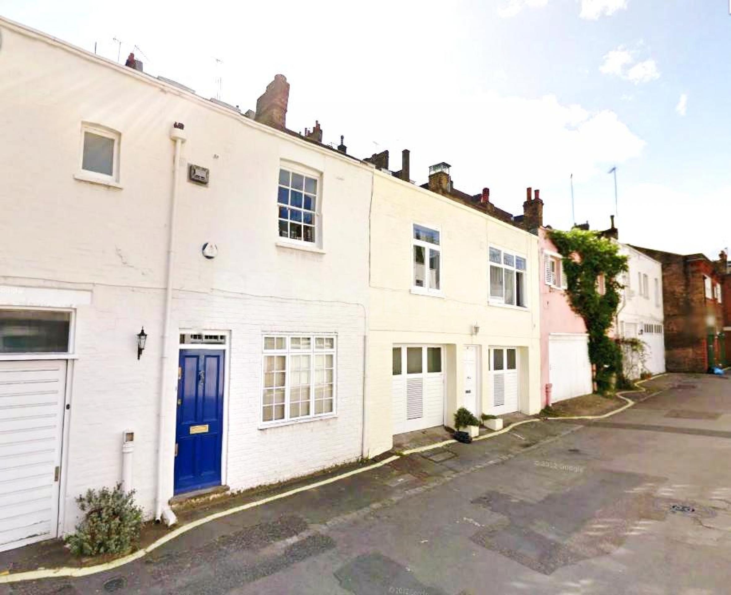 			NEW INSTRUCTION!, 2 Bedroom, 1 bath, 1 reception Flat			 Devonshire Mews West, MARYLEBONE W1G