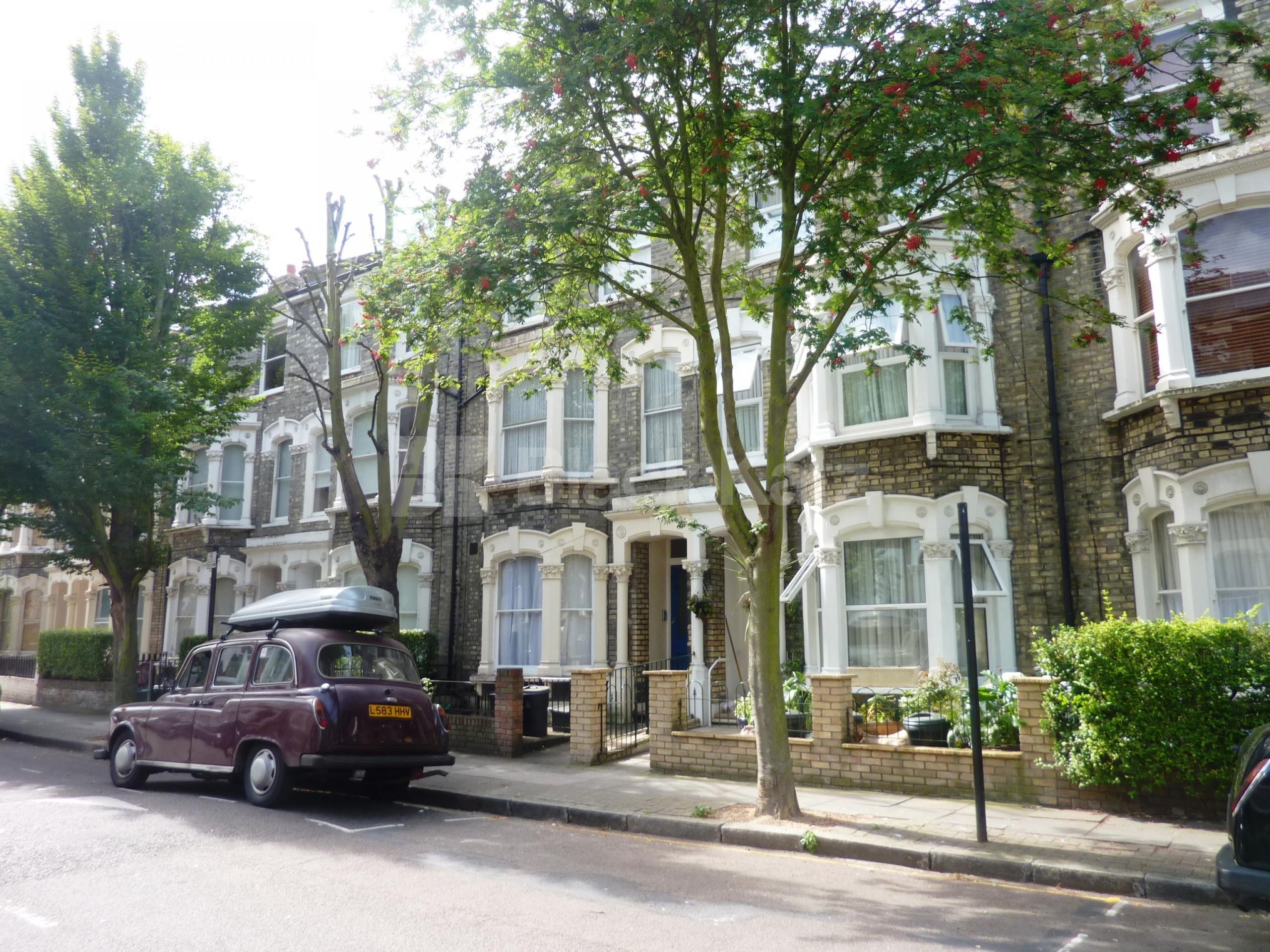			3 Bedroom, 1 bath, 1 reception Flat			 Tabley Road, Holloway N7