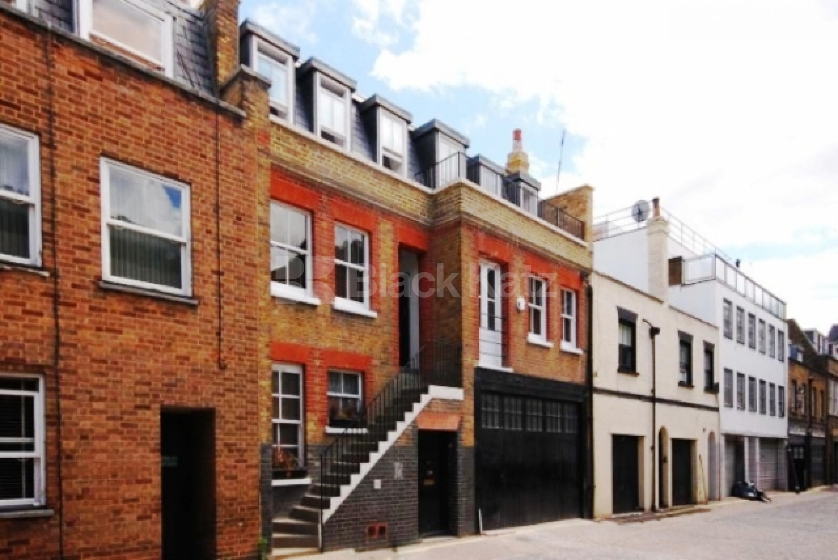 			LARGE 4 BED IN CENTRAL LONDON!, 4 Bedroom, 1 bath, 1 reception Mews House			 Weymouth Mews, MARYLEBONE W1G
