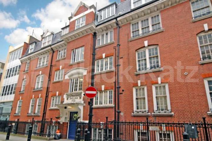 			NEW INSTRUCTION! GREAT LOCATION!!!, 2 Bedroom, 1 bath, 1 reception Flat			 Marshall street, Soho / Piccadilly