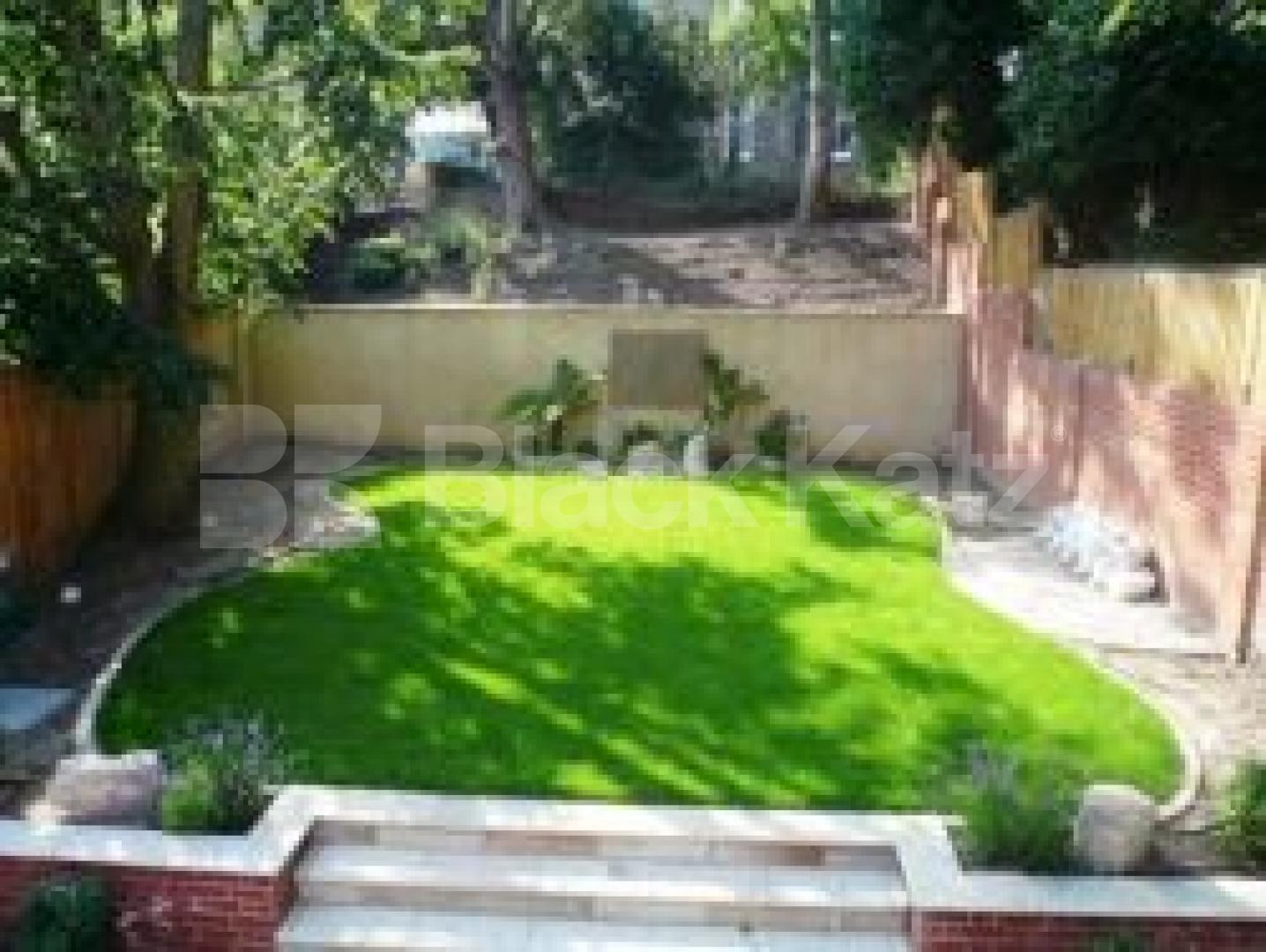 			MUST SEE!, 2 Bedroom, 1 bath, 1 reception Flat			 Parliament Hill, HAMPSTEAD HEATH/BELSIZE PARK