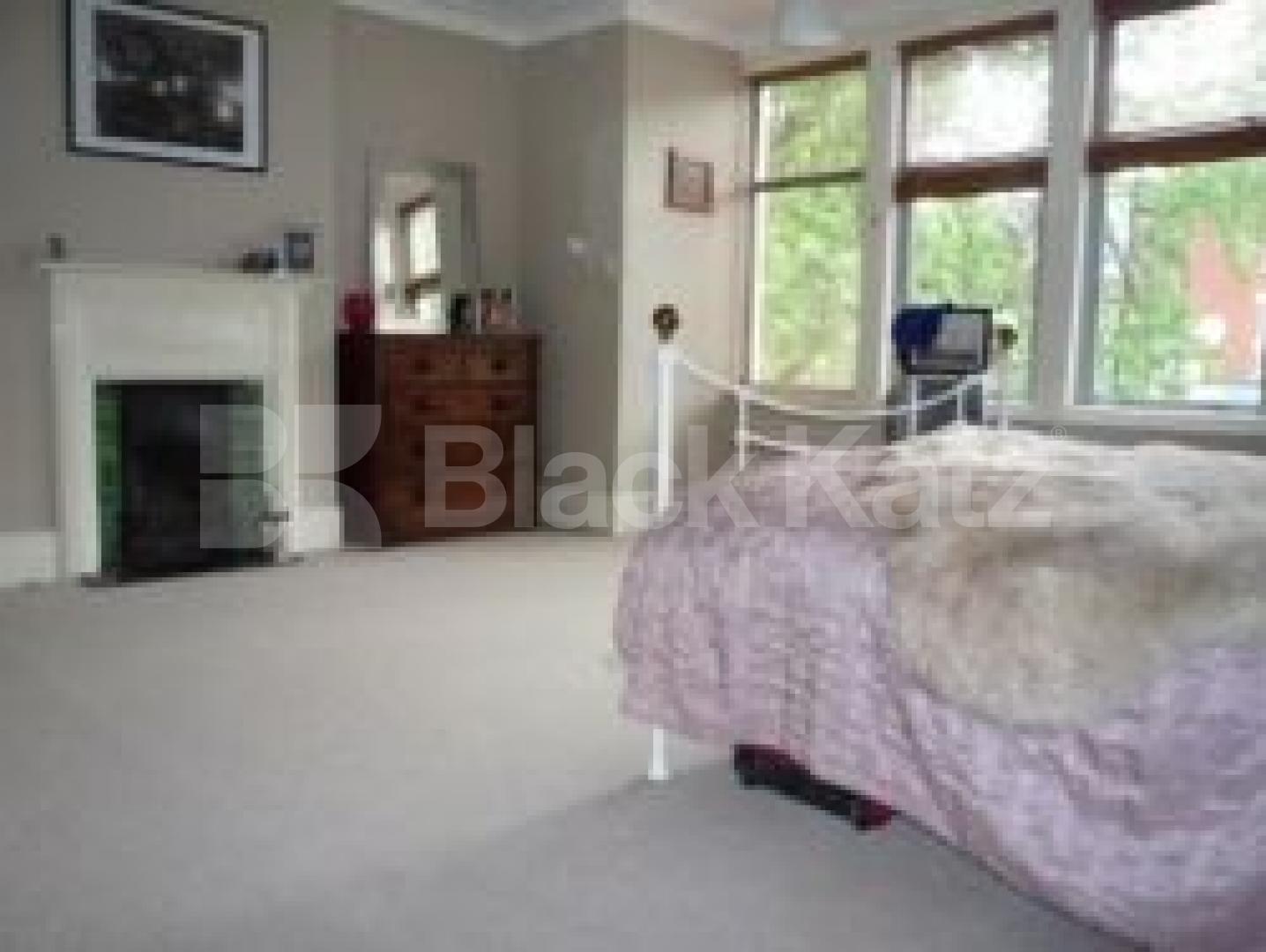 			A MUST SEE HOUSE!, 5 Bedroom, 1 bath, 1 reception House			 Priory Road N8, CROUCH END