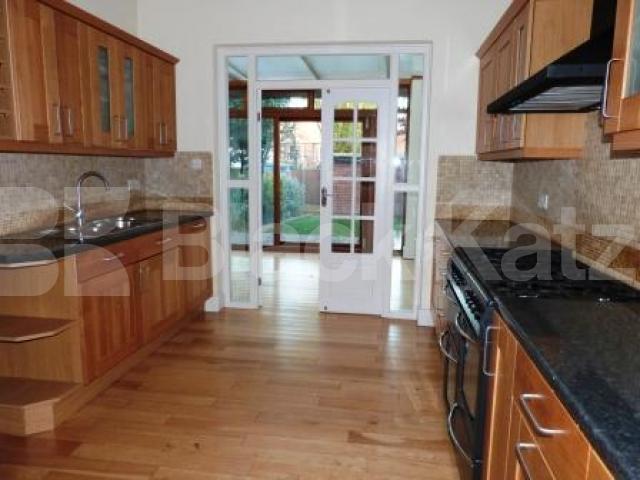 			4 Bedroom, 1 bath, 1 reception Terraced House			 Priory Ave, Crouch End