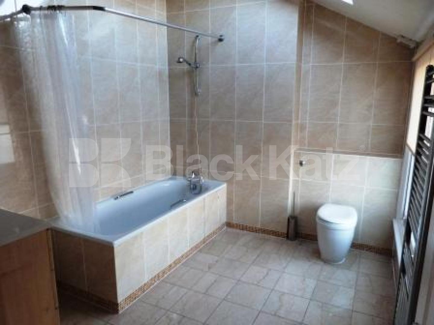 			4 Bedroom, 1 bath, 1 reception Terraced House			 Priory Ave, Crouch End