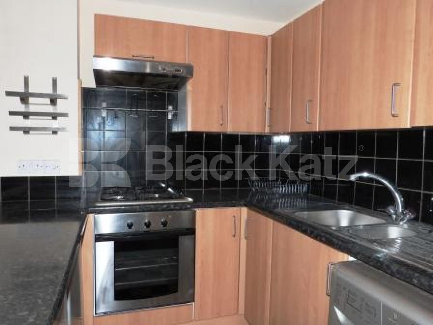 			2 Bedroom, 1 bath, 1 reception Ground Floor Flat			 Milton Park, Highgate