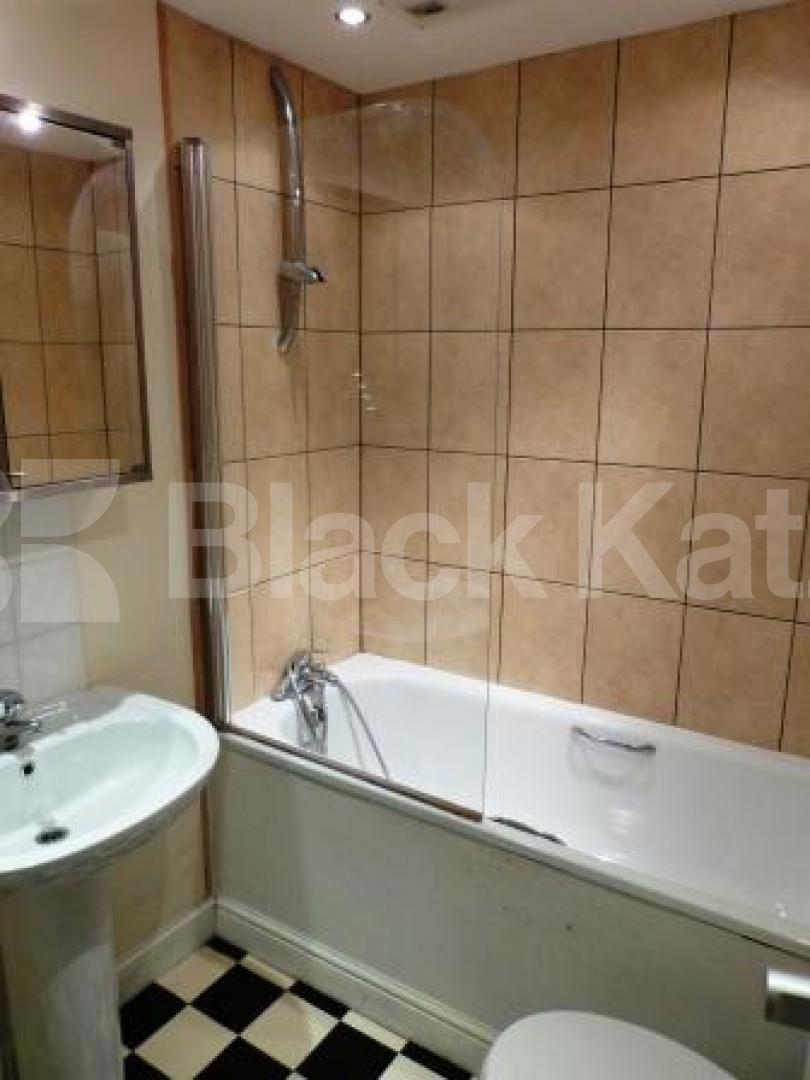 			2 Bedroom, 1 bath, 1 reception Ground Floor Flat			 Milton Park, Highgate