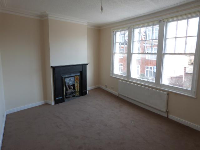 			2 Bedroom, 1 bath, 1 reception Flat			 Hendon Lane, FINCHLEY CENTRAL