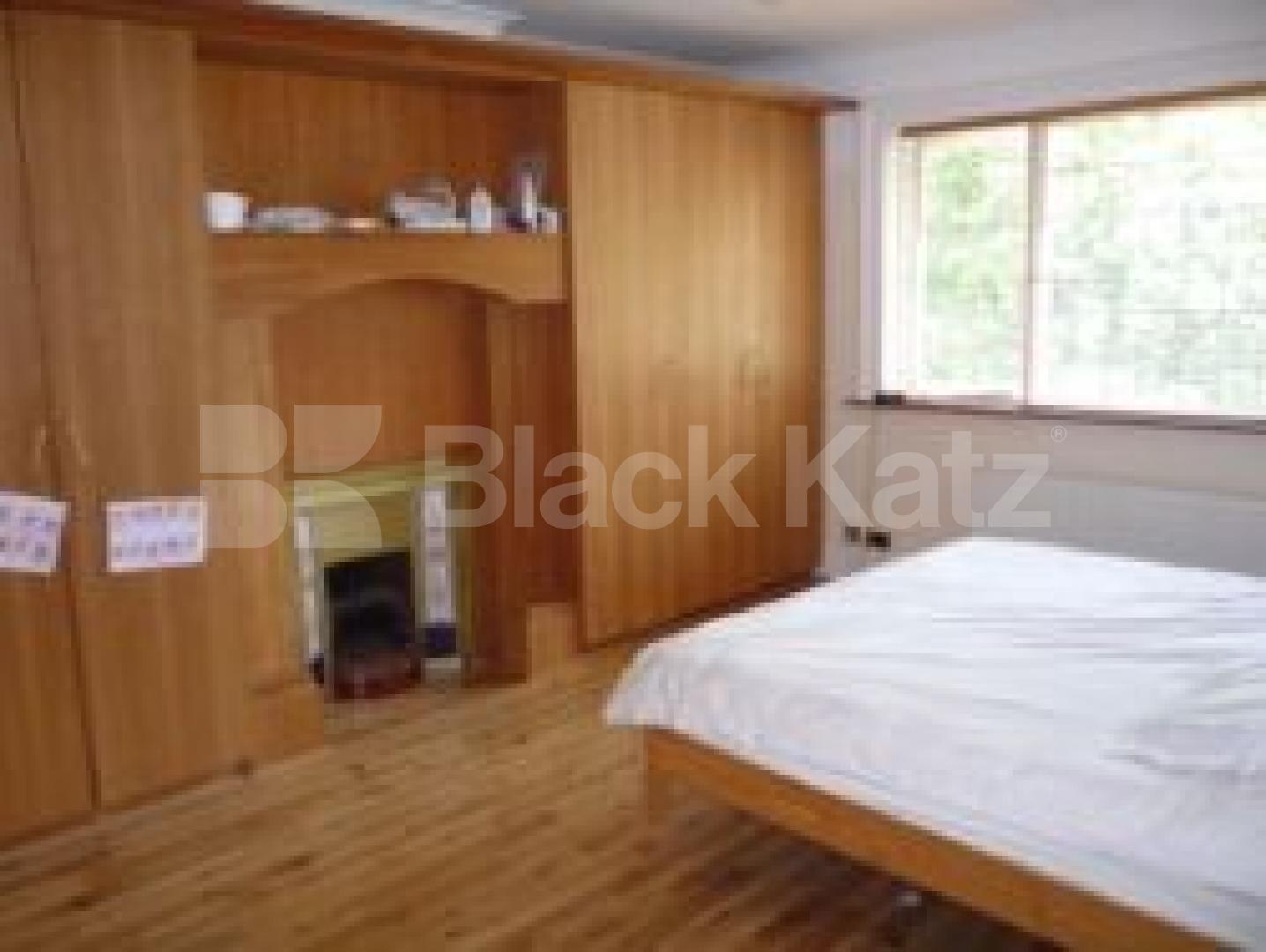 			5 DOUBLE BEDROOMS!!!!, 5 Bedroom, 1 bath, 1 reception Semi-Detached House			 Vallance Road, ALEXANDRA PALACE N22