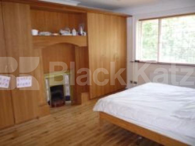 			5 DOUBLE BEDROOMS!!!!, 5 Bedroom, 1 bath, 1 reception Semi-Detached House			 Vallance Road, ALEXANDRA PALACE N22