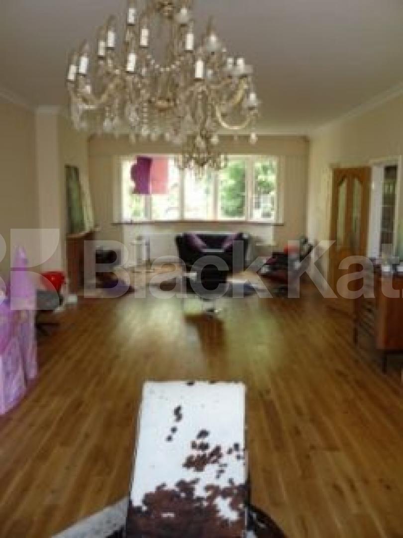 			5 DOUBLE BEDROOMS!!!!, 5 Bedroom, 1 bath, 1 reception Semi-Detached House			 Vallance Road, ALEXANDRA PALACE N22