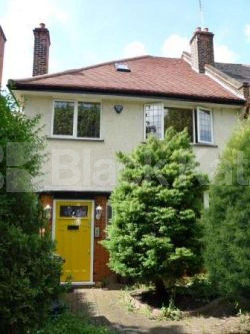 			5 DOUBLE BEDROOMS!!!!, 5 Bedroom, 1 bath, 1 reception Semi-Detached House			 Vallance Road, ALEXANDRA PALACE N22