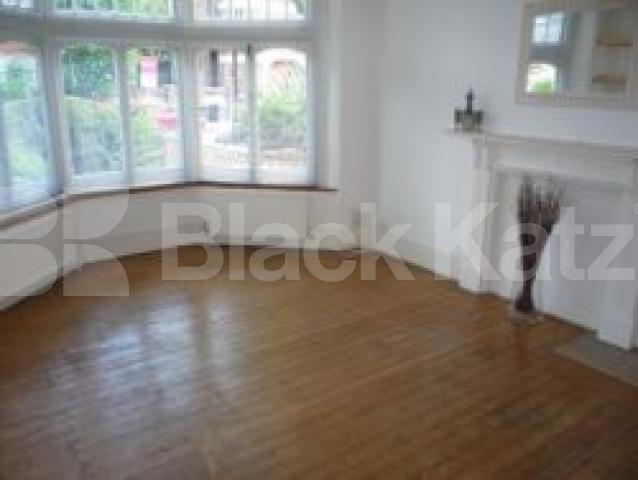 			1 Bedroom, 1 bath, 1 reception Flat			 Queens Avenue, MUSWELL HILL N10