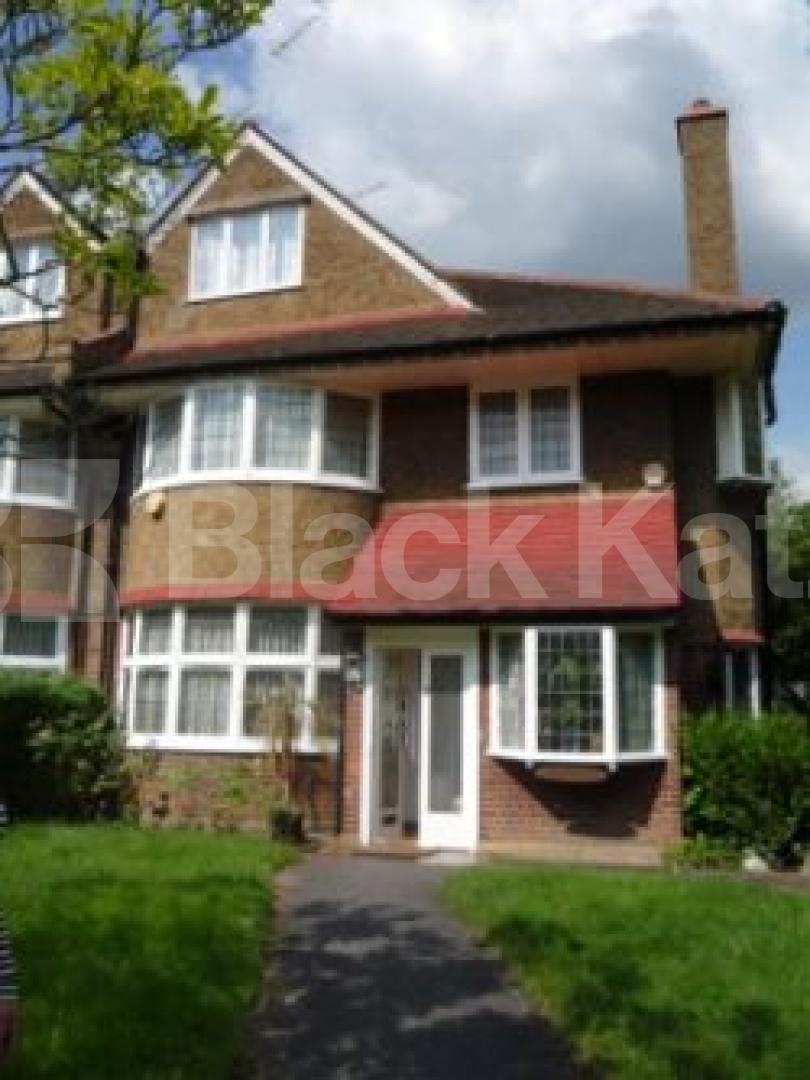 			Studio Apartment, 1 bath, 1 reception Flat			 Great North Road, HIGHGATE