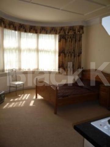 			Studio Apartment, 1 bath, 1 reception Flat			 Great North Road, HIGHGATE