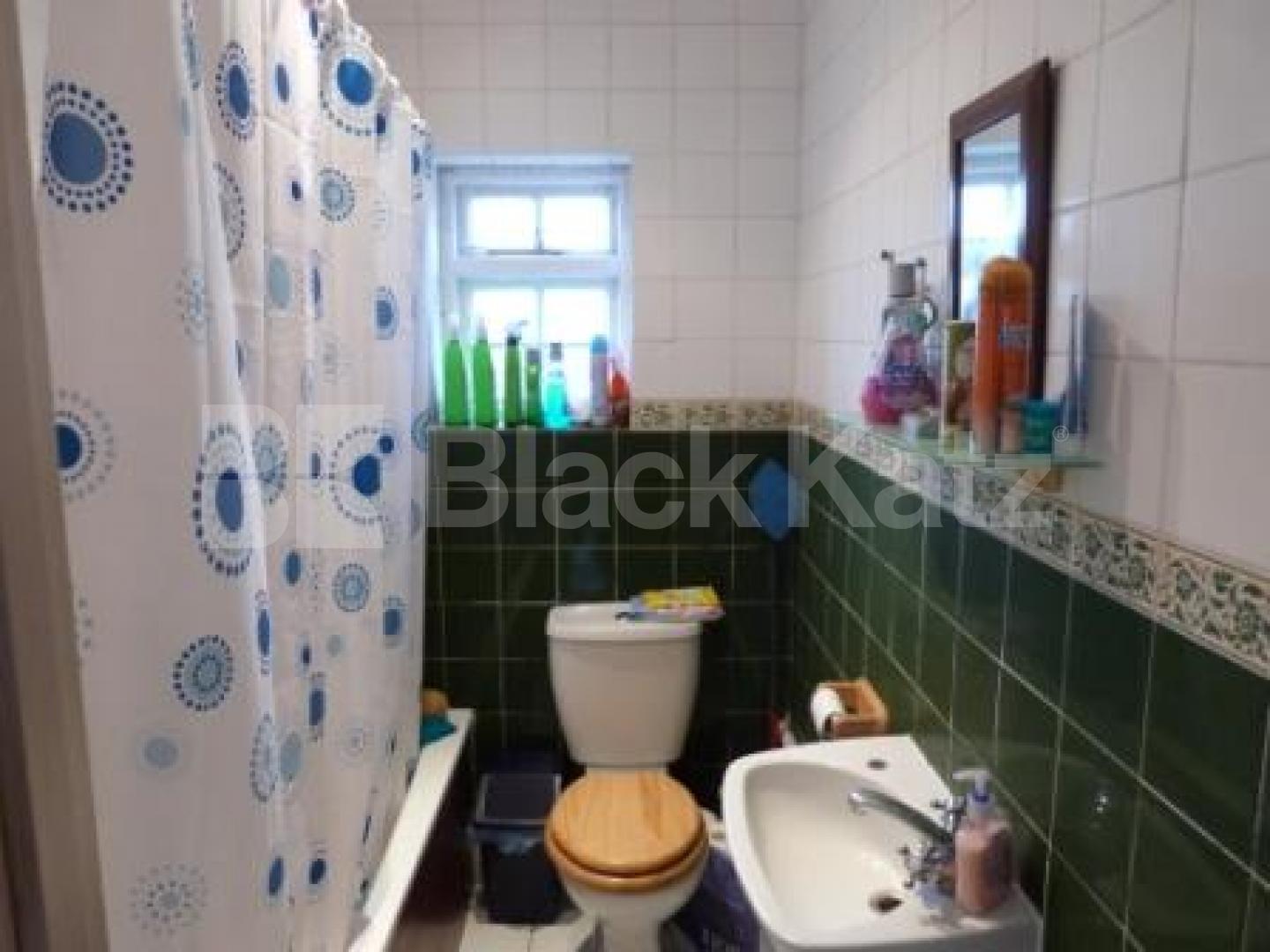 			3 Bedroom, 1 bath, 1 reception House			 Trinity Road, East Finchley