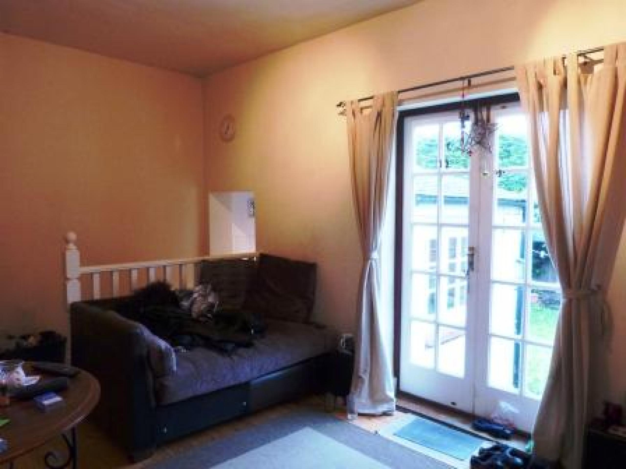 			Private garden, 3 Bedroom, 1 bath, 1 reception House			 Trinity Road, EAST FINCHLEY N2