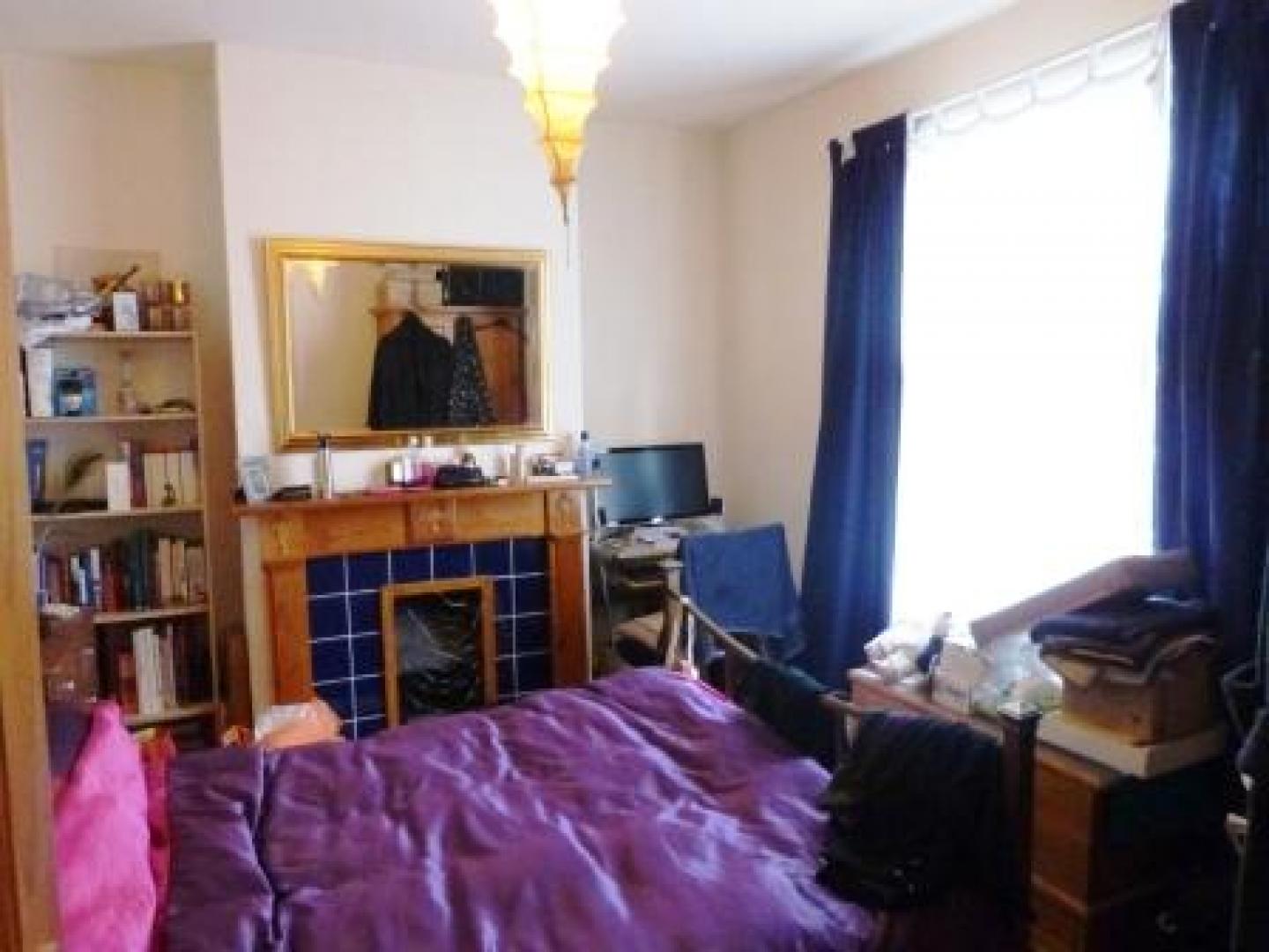 			Private garden, 3 Bedroom, 1 bath, 1 reception House			 Trinity Road, EAST FINCHLEY