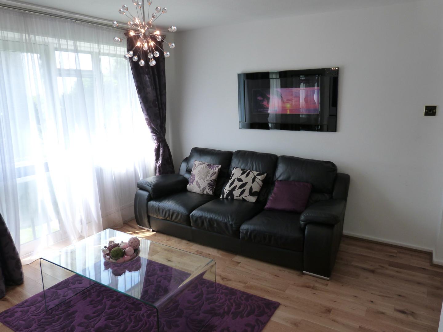 			NEWLY REFURBISHED TO THE HIGHEST STANDARD!, 2 Bedroom, 1 bath, 1 reception Flat			 Mansfield Road, Great North Road, East Finchley/Highgate