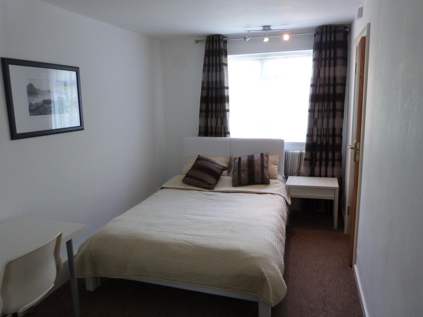 			NEWLY REFURBISHED TO THE HIGHEST STANDARD!, 2 Bedroom, 1 bath, 1 reception Flat			 Mansfield Road, Great North Road, East Finchley/Highgate