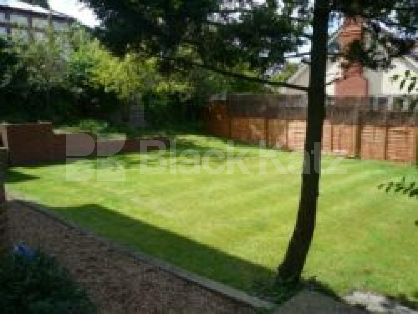 			2 Bedroom, 1 bath, 1 reception Flat			 Montenotte Road, CROUCH END N8