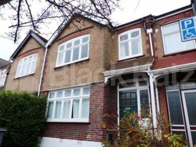 			3 Bedroom, 1 bath, 1 reception House			 Churston Gardens, Bounds Green