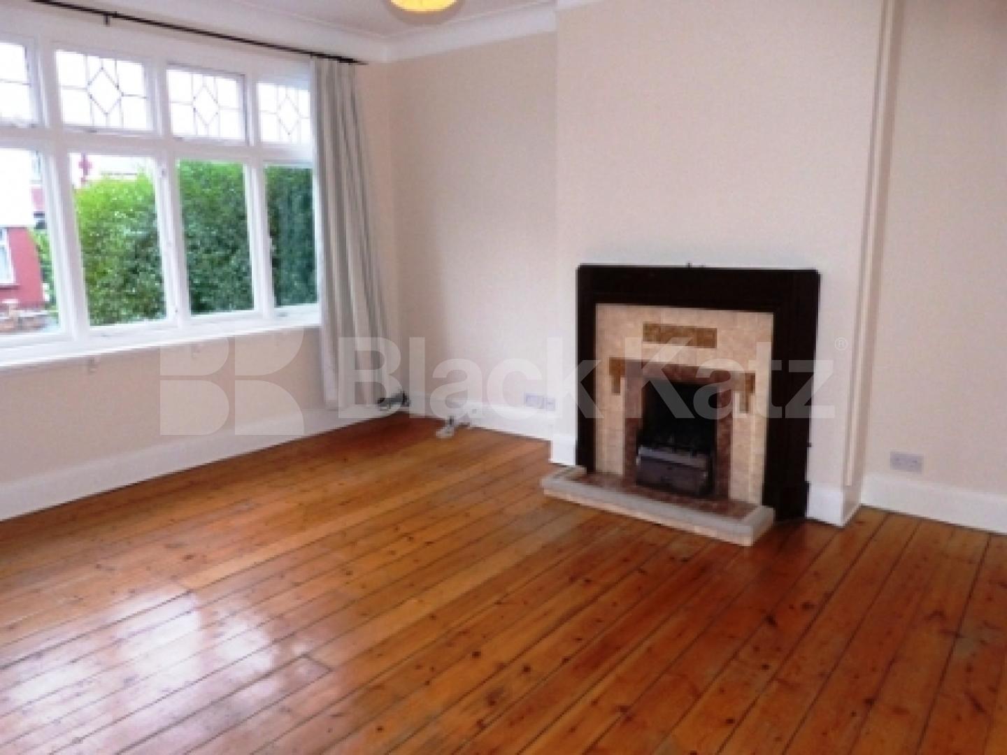 			3 Bedroom, 1 bath, 1 reception House			 Churston Gardens, Bounds Green