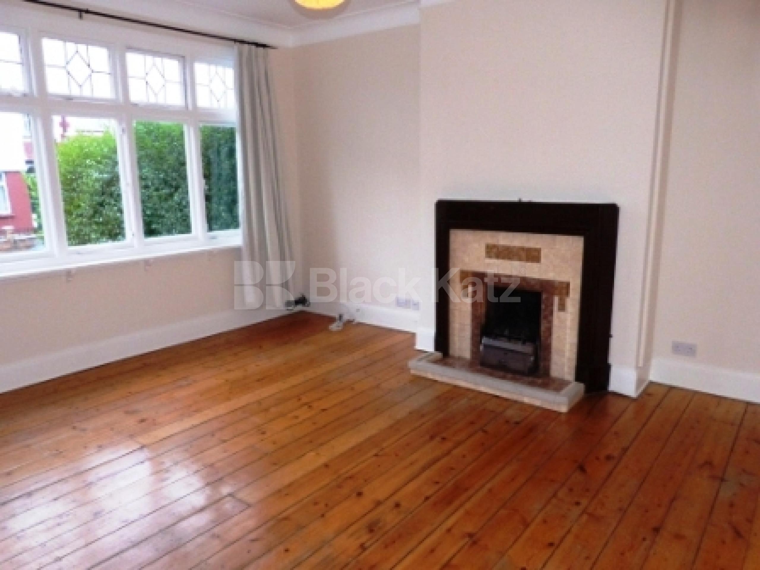 			3 Bedroom, 1 bath, 1 reception House			 Churston Gardens, Bounds Green N11
