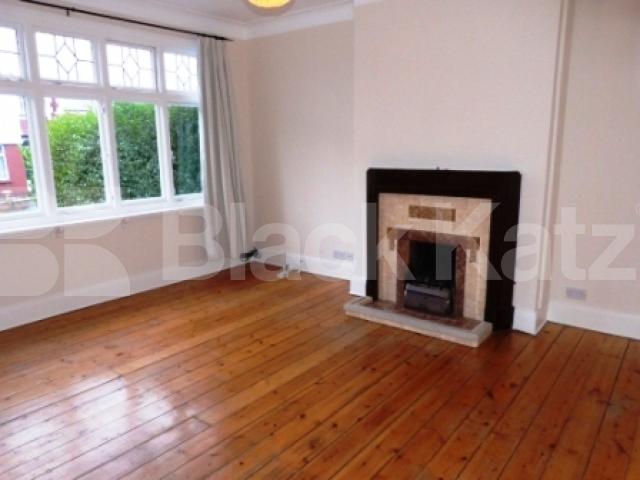 			3 Bedroom, 1 bath, 1 reception House			 Churston Gardens, Bounds Green