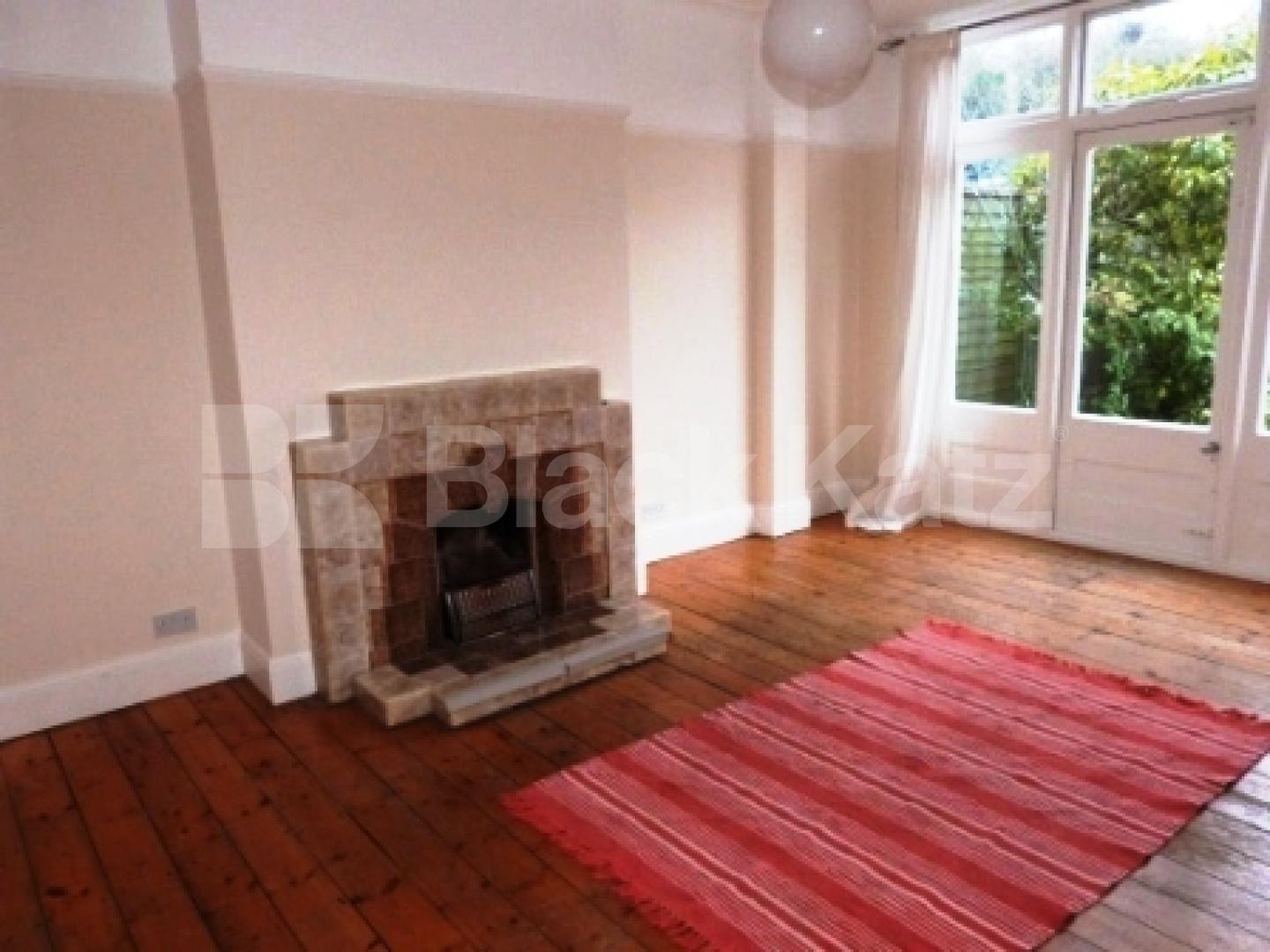			3 Bedroom, 1 bath, 1 reception House			 Churston Gardens, Bounds Green