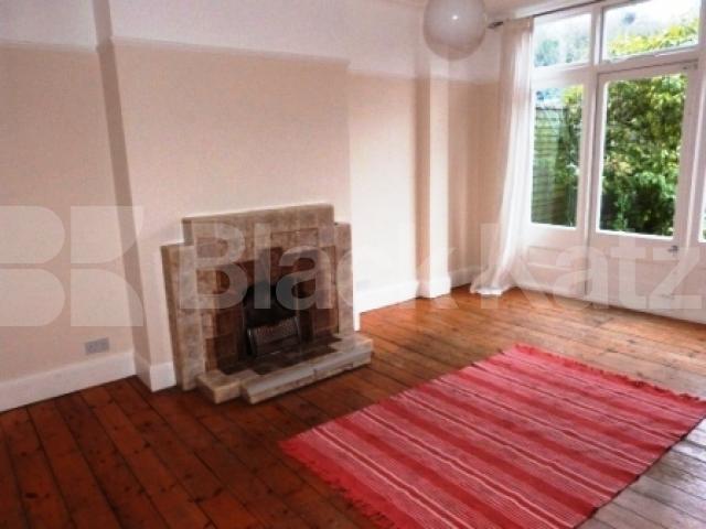 			3 Bedroom, 1 bath, 1 reception House			 Churston Gardens, Bounds Green