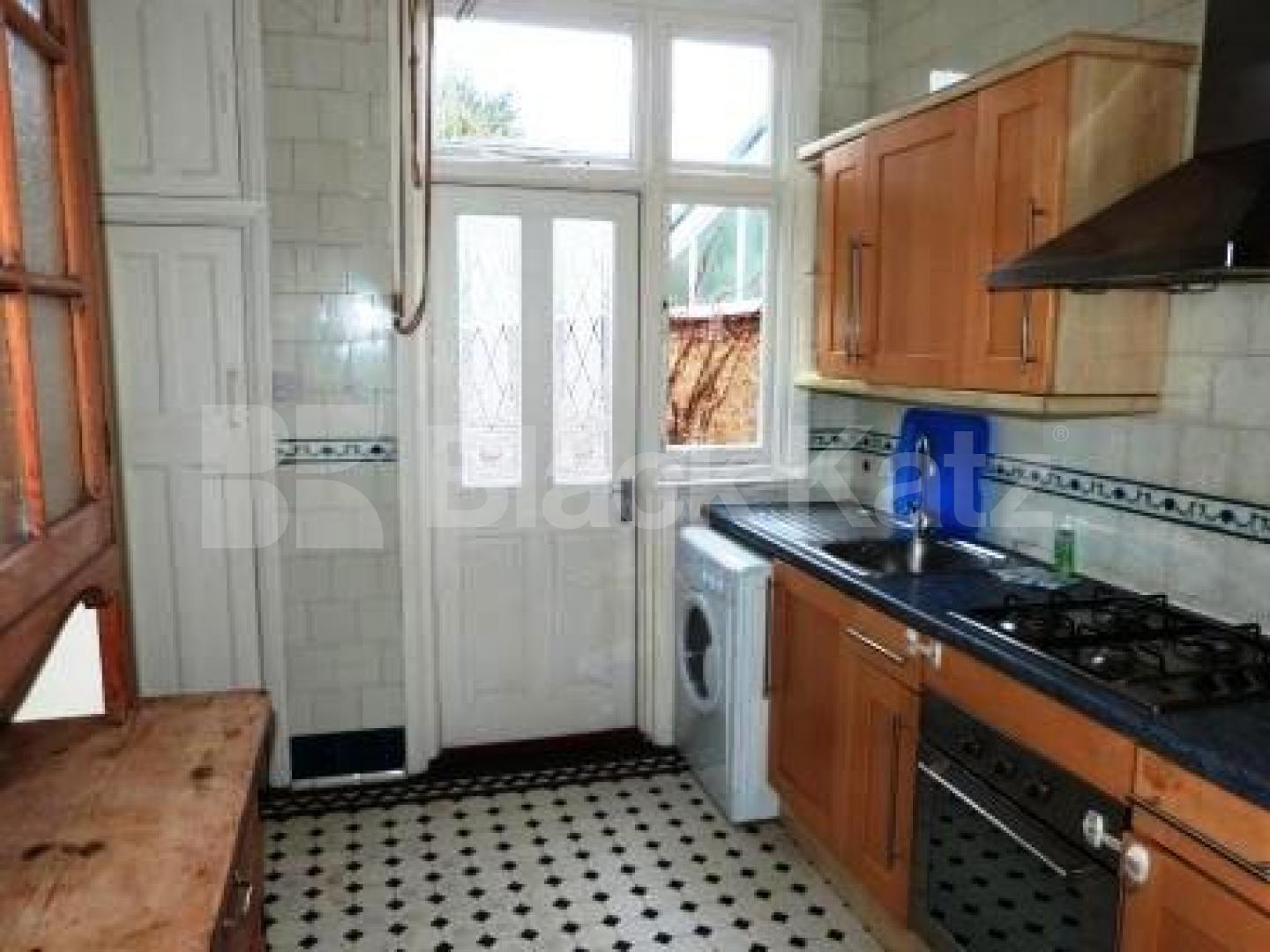 			3 Bedroom, 1 bath, 1 reception House			 Churston Gardens, Bounds Green